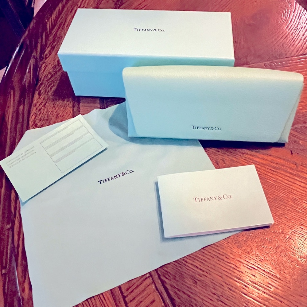 EUC 🎉 🩵 Tiffany & Co. Glasses case